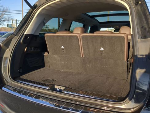 Used 2023 Mercedes-Benz GLS 450 4MATIC w/ AMG Line Exterior image 23