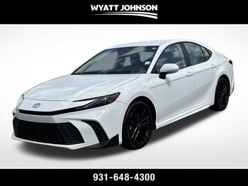 Used 2025 Toyota Camry SE FWD image 1