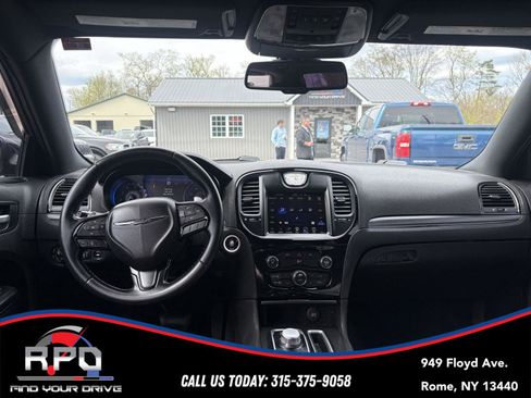 Used 2015 Chrysler 300 S AWD/4WD image 13