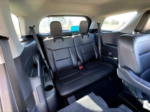 Used 2023 Ford Explorer XLT w/ Equipment Group 202A AWD/4WD image 26