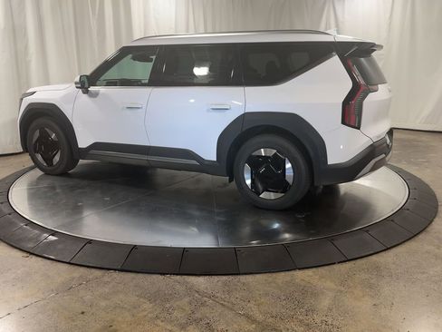 New 2026 Kia EV9 Wind image 7