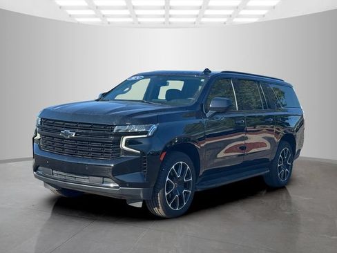 Used 2024 Chevrolet Suburban RST AWD/4WD image 3