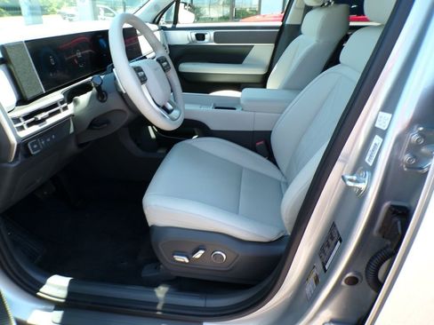 Used 2025 Hyundai Santa Fe SEL FWD image 12