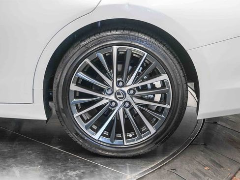 Used 2025 Lexus ES 300h w/ Premium Package image 10