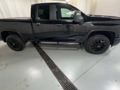 Used 2025 Chevrolet Silverado 2500 Custom w/ Custom Value Package AWD/4WD image 9