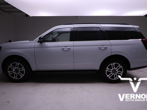 New 2026 Ford Expedition Active image 2