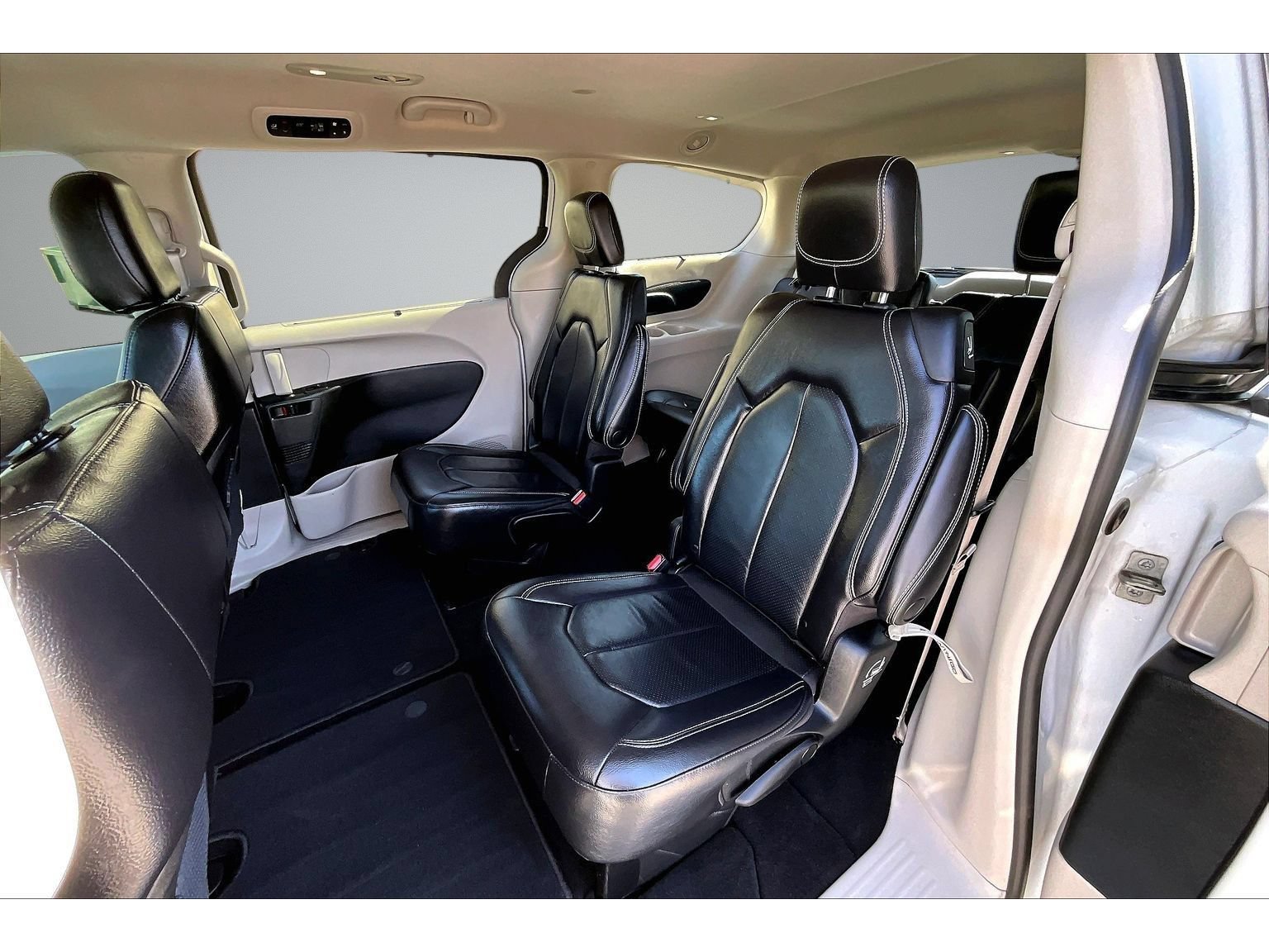 Certified 2022 Chrysler Pacifica Touring-L FWD image 35