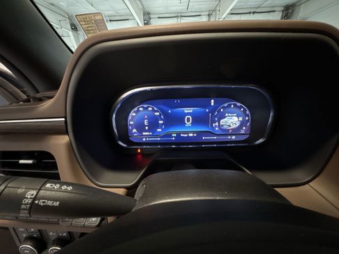 Used 2023 Chevrolet Suburban High Country image 12