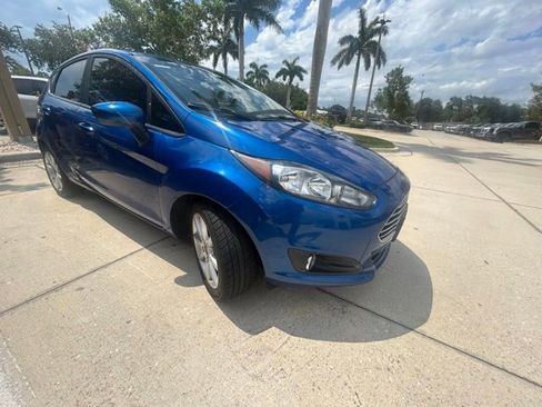 Used 2018 Ford Fiesta SE w/ Equipment Group 201A FWD image 2