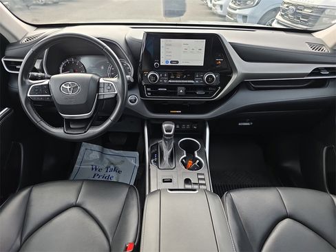 Used 2024 Toyota Highlander LE image 14