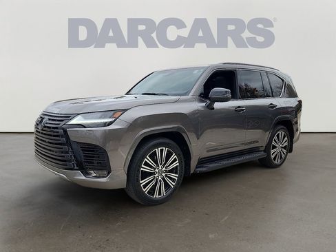 Used 2025 Lexus LX 600 4WD w/ Luxury Package image 3