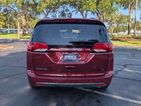 Used 2020 Chrysler Pacifica Touring-L Plus w/ Tire & Wheel Group FWD image 7
