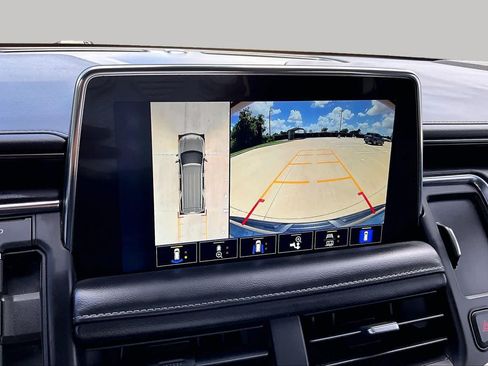 Used 2022 Chevrolet Suburban LT w/ Luxury Package RWD image 27