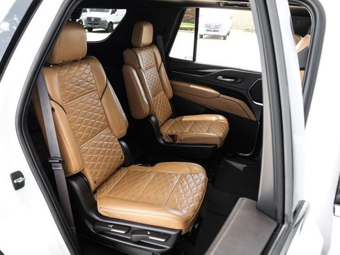 Used 2023 Cadillac Escalade Premium Luxury AWD/4WD image 40