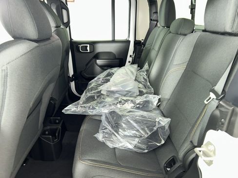 Used 2024 Jeep Gladiator Sport image 14