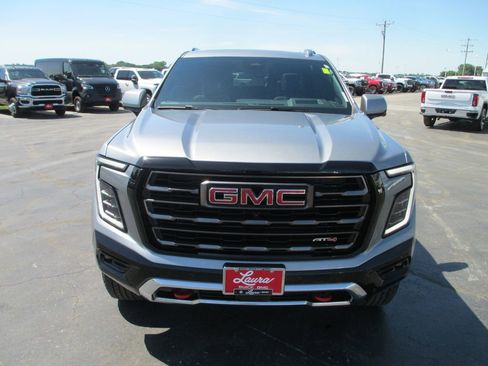 Used 2025 GMC Yukon XL AT4 Ultimate AWD/4WD image 12