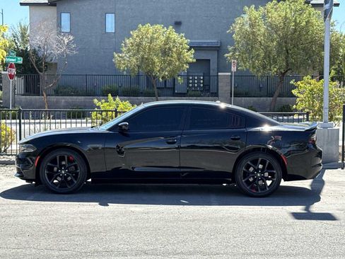 Used 2020 Dodge Charger SXT w/ Blacktop Package RWD image 5