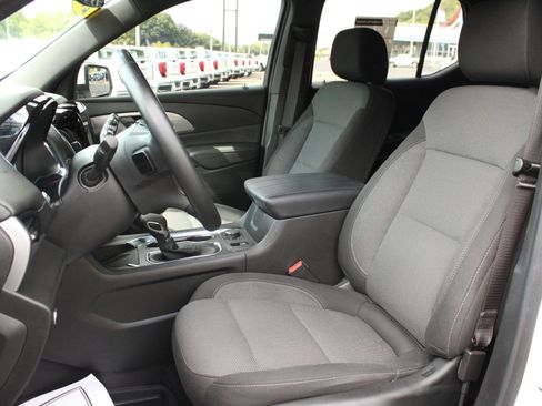 Used 2023 Chevrolet Traverse LT FWD image 14