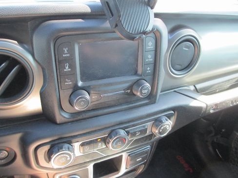 Used 2018 Jeep Wrangler Unlimited Sport image 18