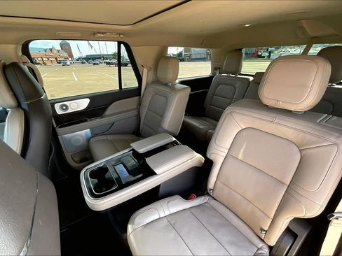Used 2022 Lincoln Navigator Reserve AWD/4WD image 27