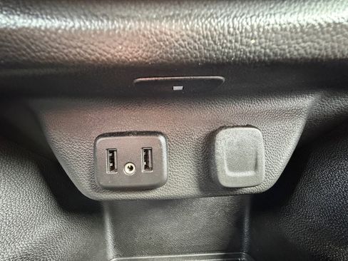 Used 2022 Chevrolet Traverse LT image 31