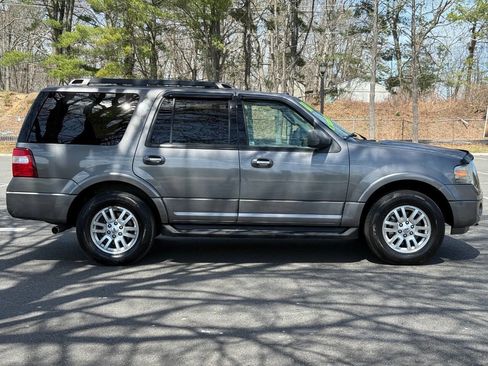Used 2011 Ford Expedition XLT image 4