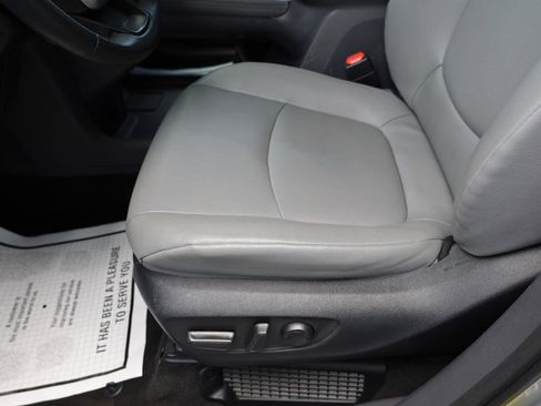 Used 2023 Toyota Sienna XLE image 6