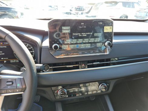 Used 2024 Mitsubishi Outlander 4WD Plug-In Hybrid image 56