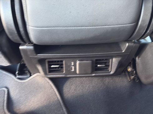 Used 2024 GMC Sierra 1500 SLT image 19