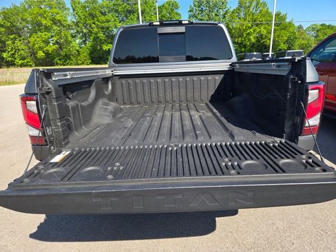 Used 2023 Nissan Titan PRO-4X w/ Pro-4x Convenience Package AWD/4WD image 5