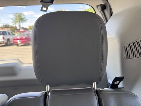 Used 2011 Volkswagen Routan SEL FWD image 39