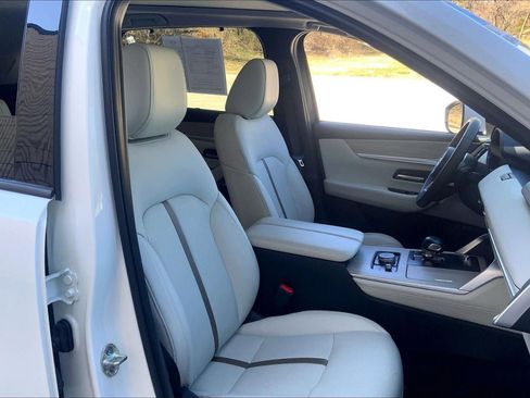 Used 2024 MAZDA CX-90 3.3 Turbo w/ Premium Plus Pkg image 7