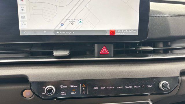 Used 2025 Kia Carnival SX FWD image 27