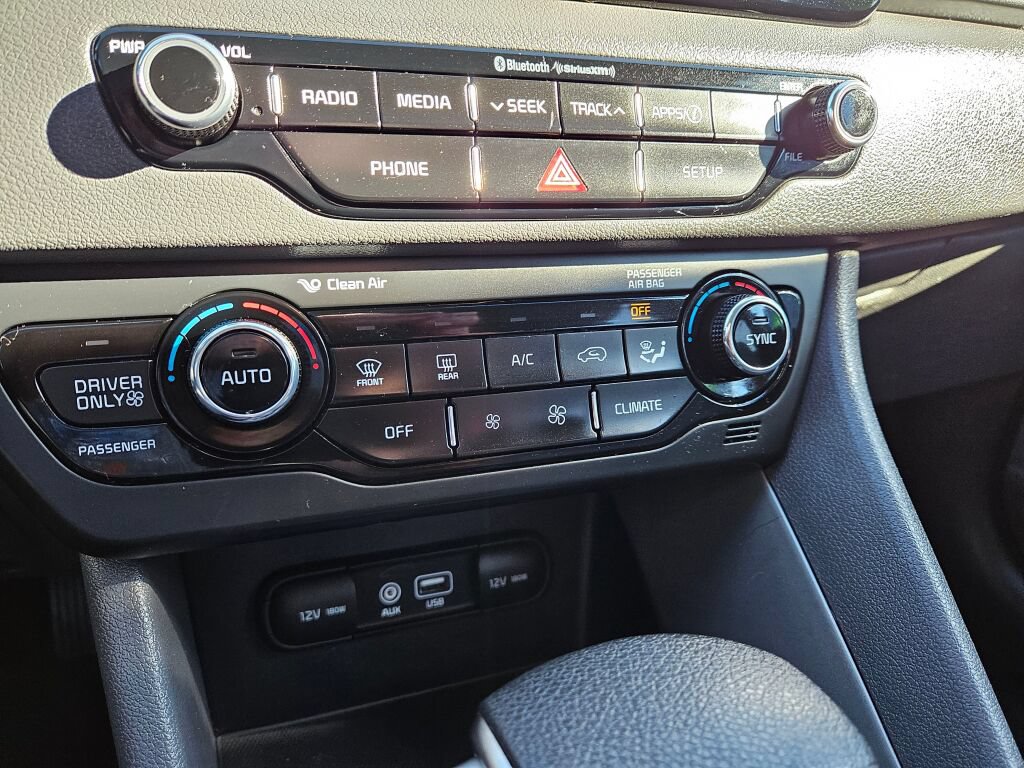 Used 2017 Kia Niro LX FWD image 20