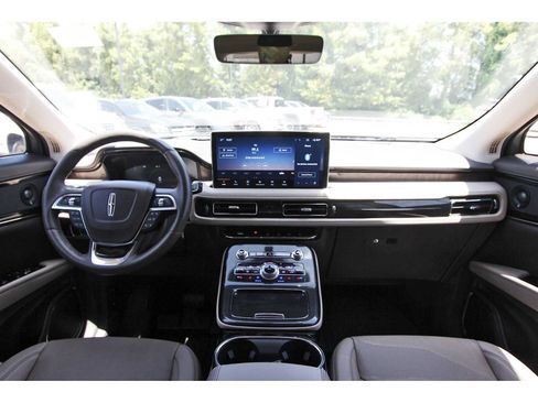 Used 2023 Lincoln Nautilus Reserve w/ Luxury Package AWD/4WD image 7