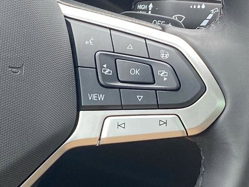 Used 2025 Volkswagen Atlas Cross Sport SEL R-Line image 6