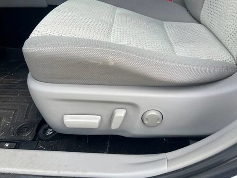 Used 2012 Toyota Camry LE FWD image 12