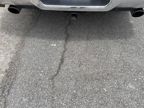 Used 2020 RAM 1500 Laramie AWD/4WD image 9