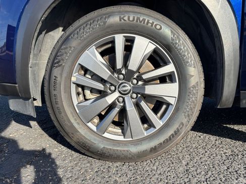 Used 2025 Nissan Pathfinder SV image 33