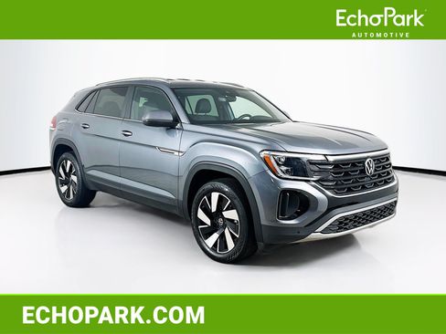 Used 2025 Volkswagen Atlas Cross Sport SE FWD image 1