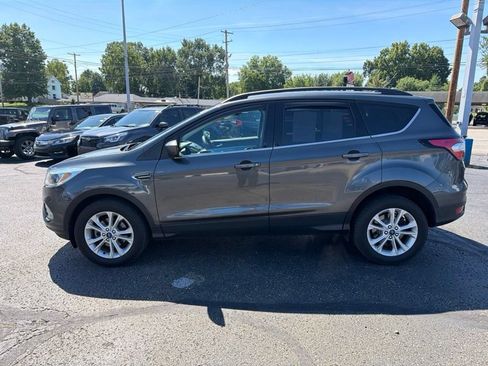 Used 2018 Ford Escape SE FWD image 4