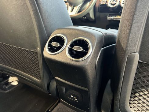 Used 2021 Mercedes-Benz CLA 250 CLA 250 image 32