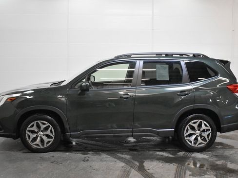 Used 2024 Subaru Forester Premium image 4