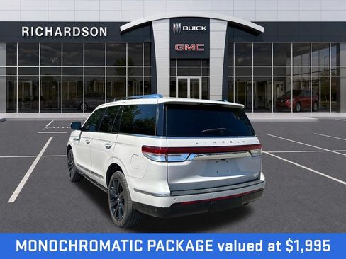 Used 2024 Lincoln Navigator Reserve AWD/4WD image 3