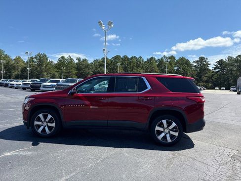 Used 2021 Chevrolet Traverse LT w/ LT Premium Package image 6