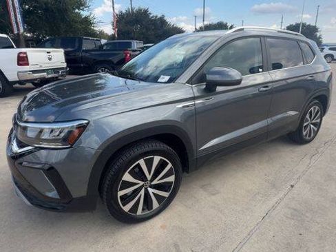 Used 2022 Volkswagen Taos SE AWD/4WD image 4