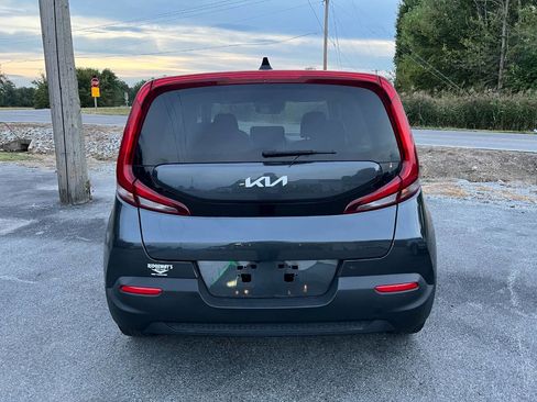 Used 2022 Kia Soul LX w/ Technology Package image 4
