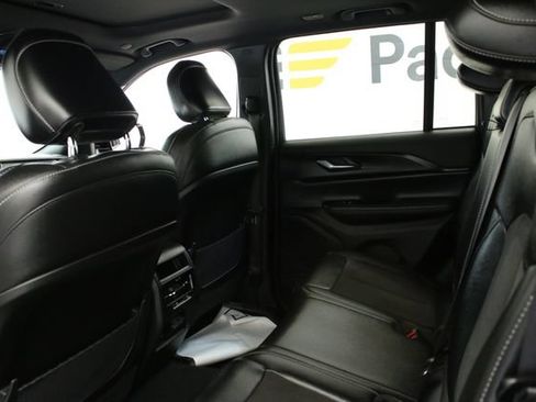 Used 2024 Jeep Grand Cherokee Altitude AWD/4WD image 27