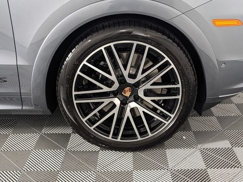 New 2026 Porsche Cayenne GTS AWD/4WD image 14