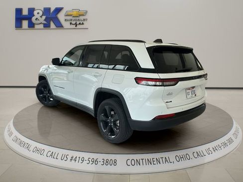 Used 2023 Jeep Grand Cherokee Altitude AWD/4WD image 4